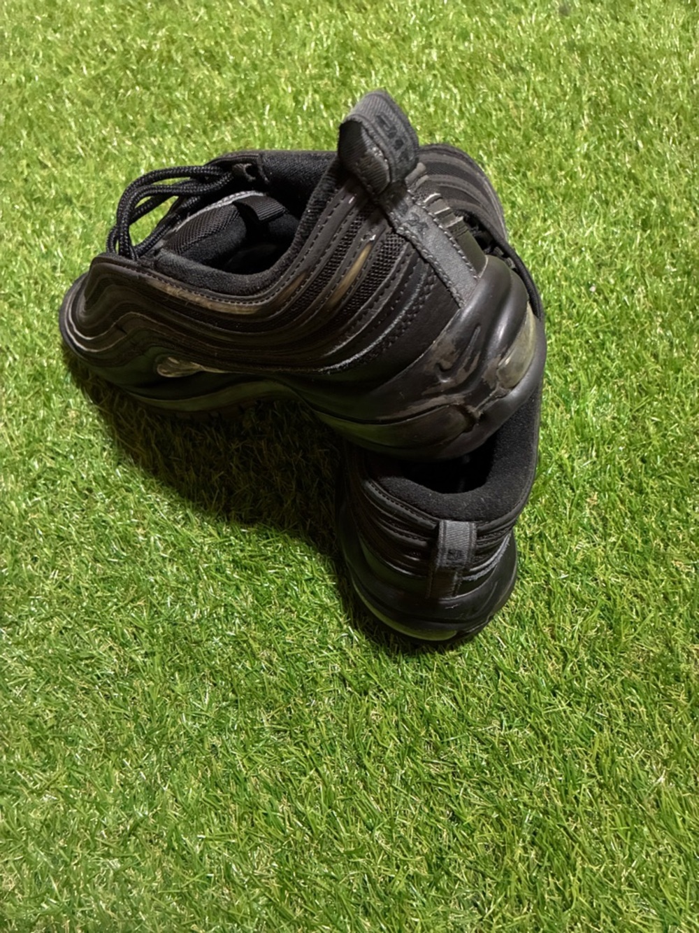 Nike Men's Black Sneakers with Subtle Metallic Swoosh - Picture 5 of 7
